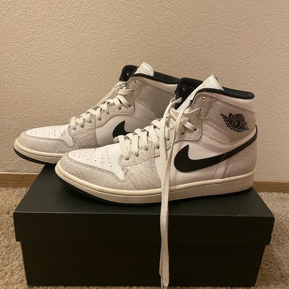 Jordan 1 White Elephant size 9 in Men’s (Used) - Picture 3 of 8